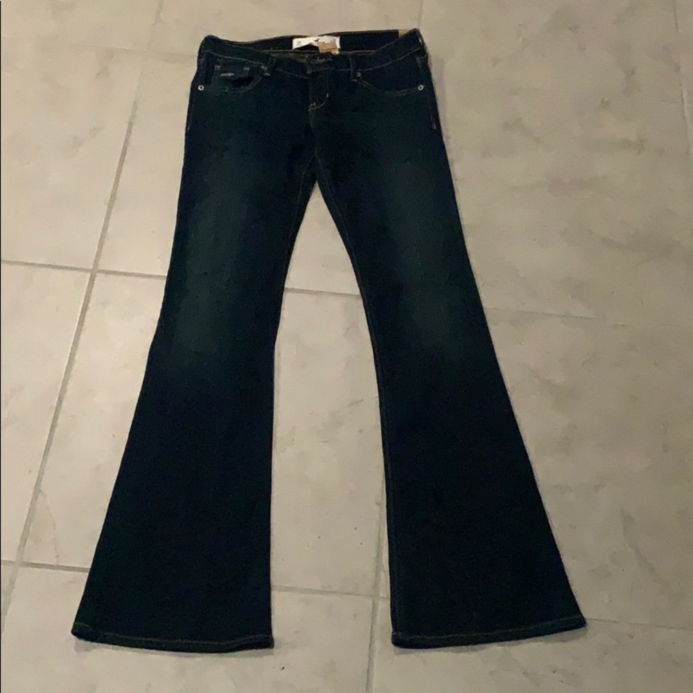 Women’s Hollister size 26x33 Cali Flare jeans.
